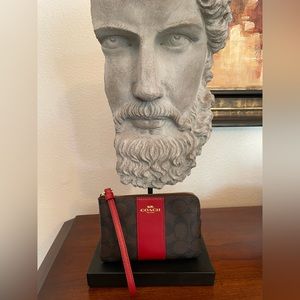 NWT COACH Wristlet Corner Zip In Signature Canvas